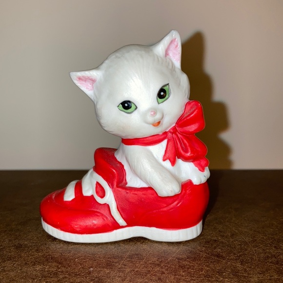 Vintage Lefton ceramic cat in a red shoe - Picture 1 of 5